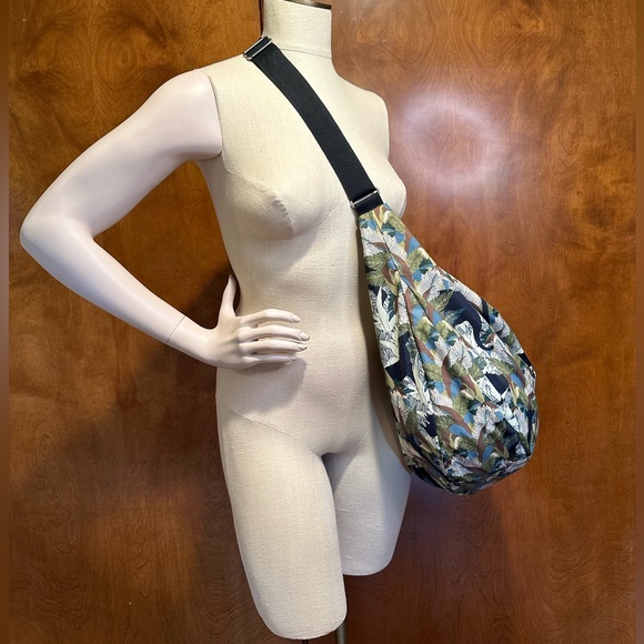 LeSportsac Jungle Animal HUGE Cross-Body Hobo Bag - Picture 4 of 14
